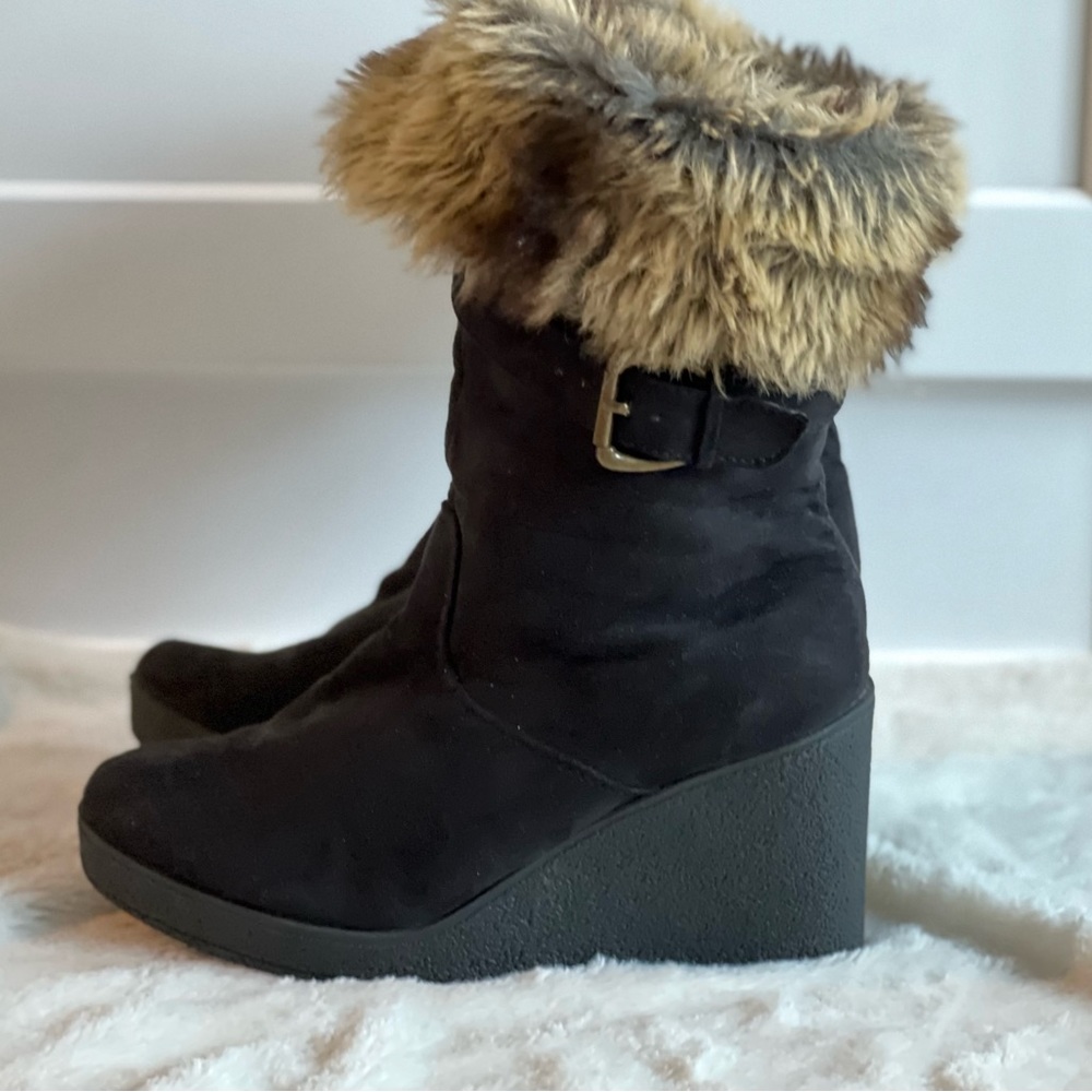 Sz 9 black mid-calf wedge platform boot,  faux fur and buckle detail.  3.5” heel